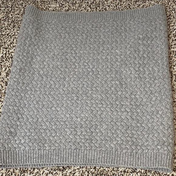 Todd & Duncan 100% Cashmere Heather Gray Knit Infinity Scarf - Picture 5 of 5
